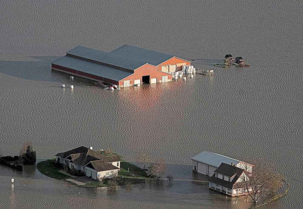 CP
A barn and homes are surrounded by the rising flood waters in Abbotsford, B.C., Tuesday, Nov. 16, 2021. THE CANADIAN PRESS/Jonathan Hayward