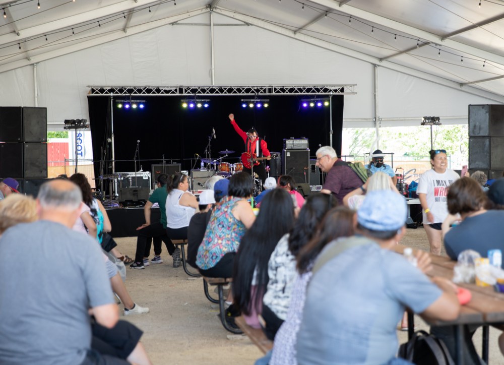 JESSICA LEE / WINNIPEG FREE PRESS
Red River Exhibition attendees watch Gerry “The Big Bear” Barrett, an Indigenous stand-up comedian, at the exhibition on Wednesday.