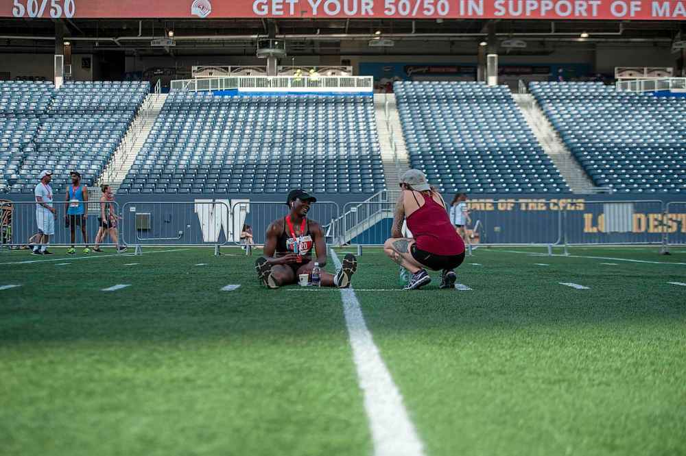 ETHAN CAIRNS / WINNIPEG FREE PRESS
Runners cool down and stretch in the rest zone after finishing in the marathon.