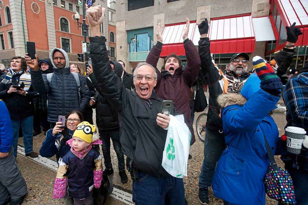 Fans celebrate with the Blue Bombers. (John Woods / The Canadian Press)