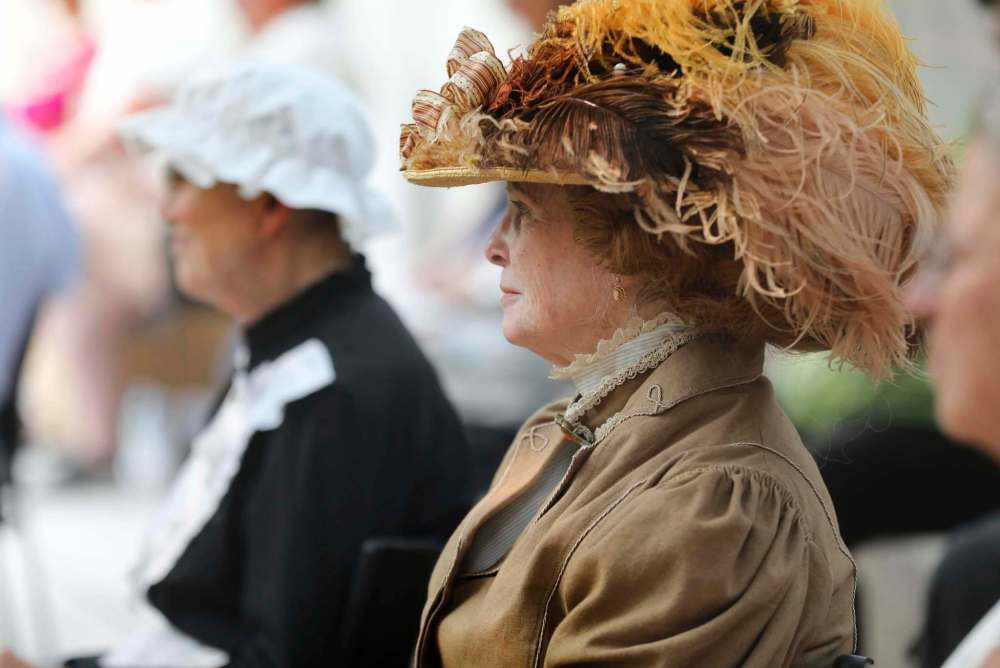 RUTH BONNEVILLE / WINNIPEG FREE PRESS
Living Prairie Museum member, Judy McPherson, along with other members, wore period cloting while attending the Manitoba 150 Celebration of Historic Fashion Review show put on by the The Costume Museum of Canada outdoors on the lawn of Dalnavert Museum, Monday.