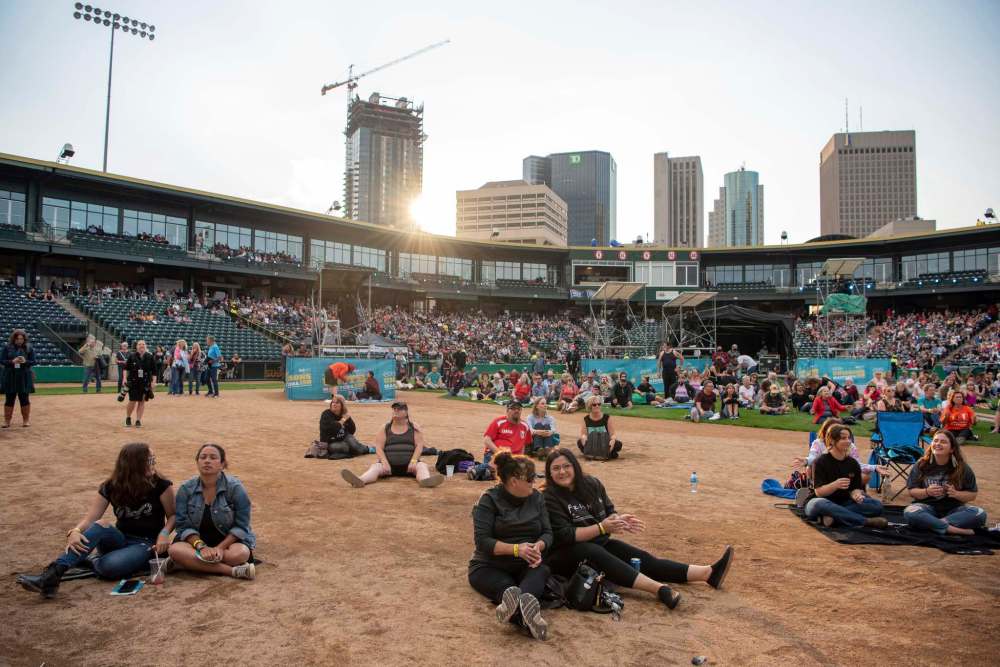 Concert goers settle in and get ready for the evening lineup of performers at the Unite 150 show. (Alex Lupul / Winnipeg Free Press)