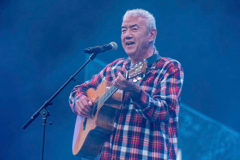 Tom Jackson performs as part of the evening lineup of Unite 150 artists. (Alex Lupul / Winnipeg Free Press)