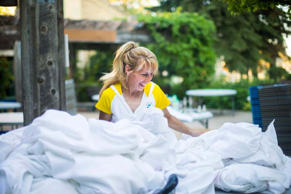 Shelley Felde cleans up tablecloths after a Shabbat supper. (Mikaela MacKenzie / Winnipeg Free Press)
