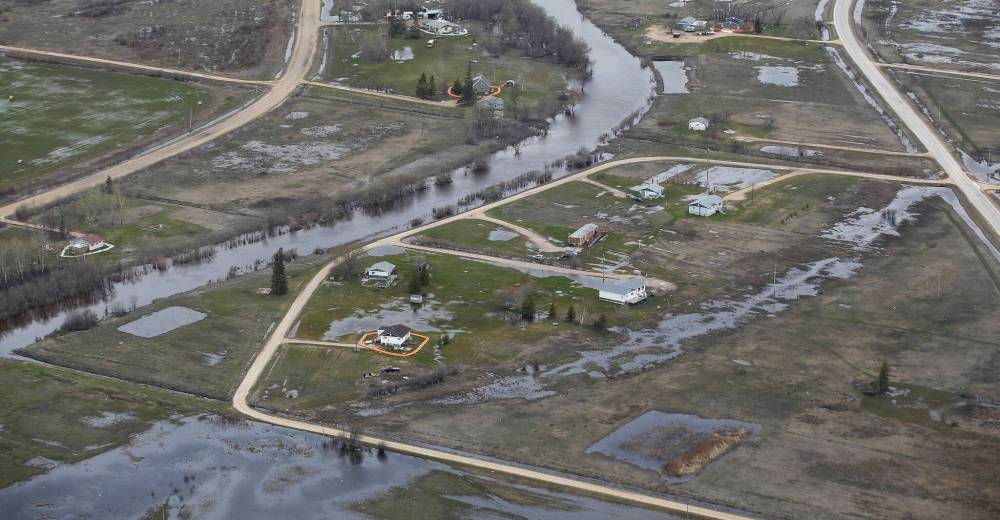 JOHN WOODS / THE CANADIAN PRESS FILES
Homes on Peguis First Nation with a Tiger Dam around it for Fisher River flooding north of Winnipeg. About 2,000 Peguis residents are already in their fourth week away from home since emergency evacuations began in the community some 200 kilometres north of Winnipeg.