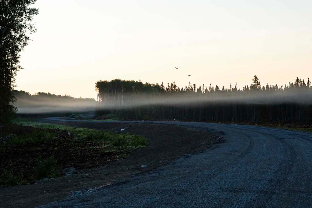 ANDREW RYAN / WINNIPEG FREE PRESS
A look down Freedom Road on the morning of July 29, 2018.