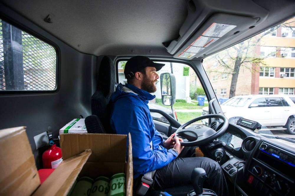 MIKAELA MACKENZIE / WINNIPEG FREE PRESS
Garrett LeBlanc, compost courier with Compost Winnipeg, drives his route in Winnipeg.