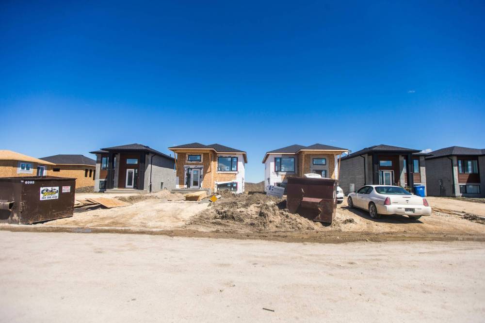 MIKAELA MACKENZIE / WINNIPEG FREE PRESS
New housing development construction in Niverville. Niverville has 5,947 residents, according to Statistics Canada’s 2021 census. It’s a near 30 per cent population increase since the 2016 census.