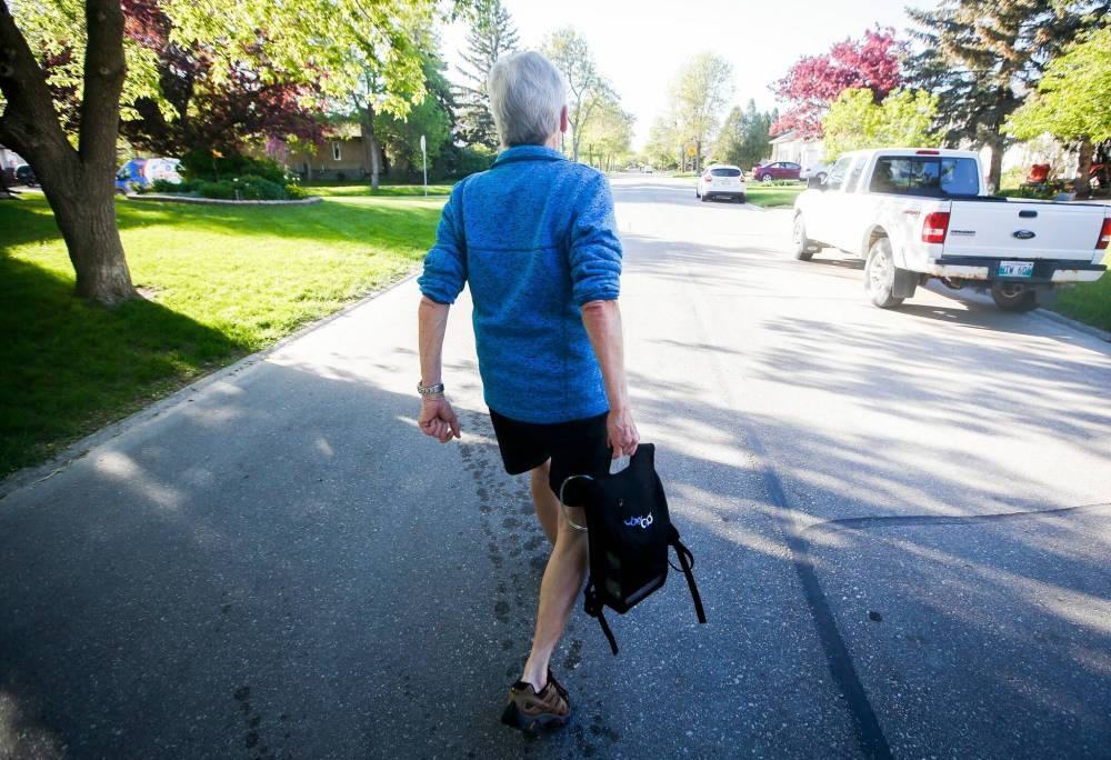 JOHN WOODS / WINNIPEG FREE PRESS
Schmidt’s constant companion is his oxygen concentrator, which runs for about five hours on a charge and lets him maintain a level of activity.