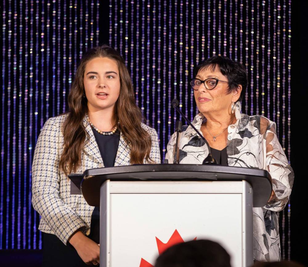 JESSICA LEE / WINNIPEG FREE PRESS FILES
Bonnie Mitchelson (right), a former PC MLA and cabinet minister, is the new chairwoman of MLL.
