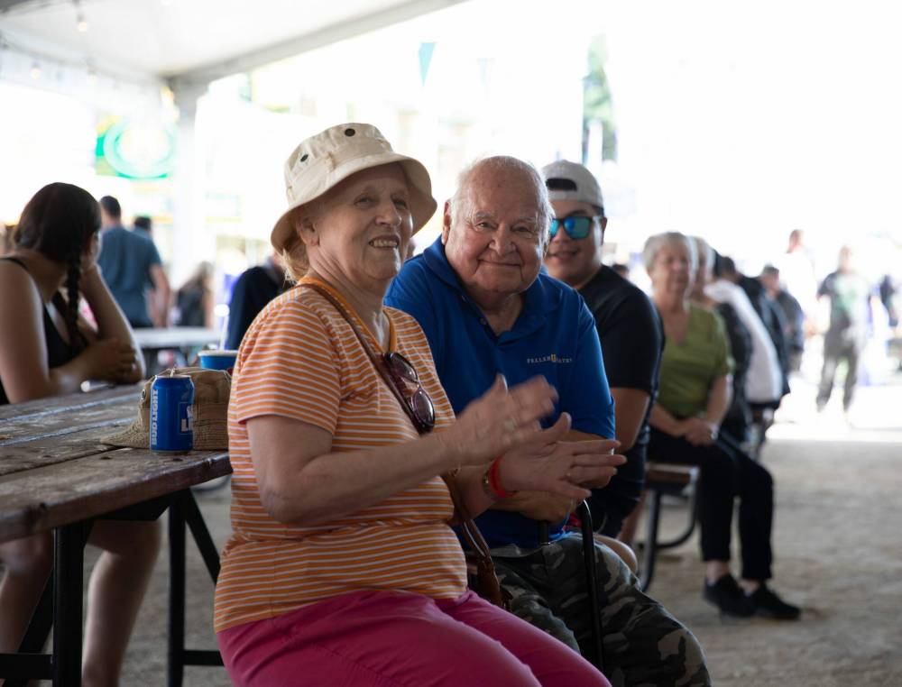 JESSICA LEE / WINNIPEG FREE PRESS
Ellinor Heldt and husband Helmut applaud Gerry “The Big Bear” Barrett at the Red River Exhibition Wednesday.