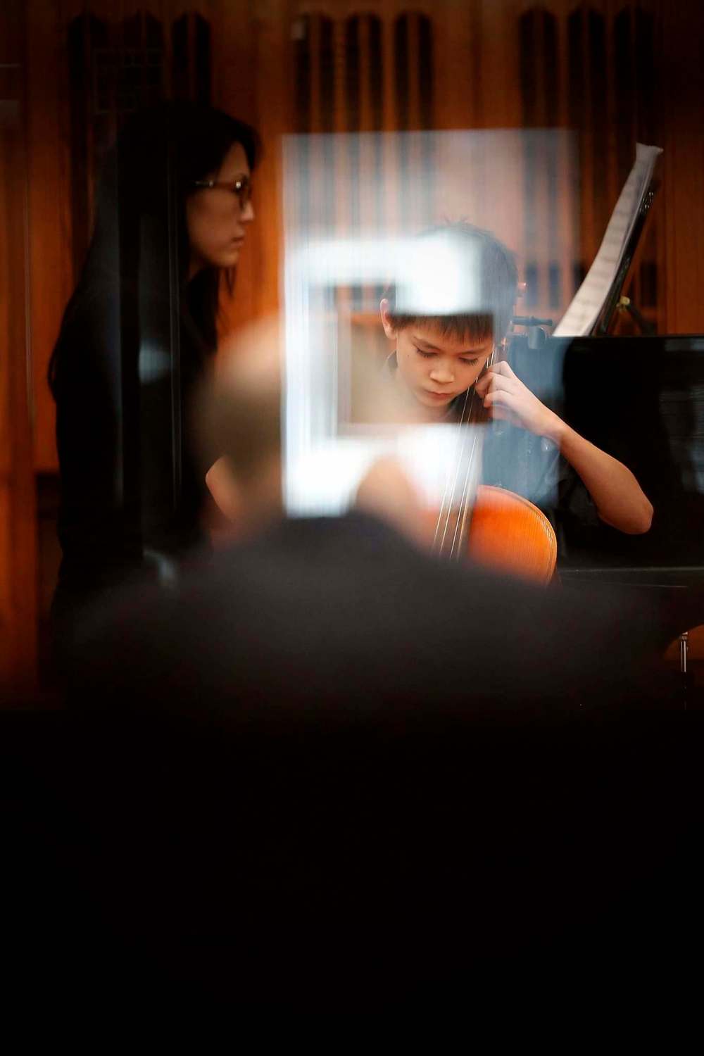 JOHN WOODS / WINNIPEG FREE PRESS files
Cellist Logan Smith plays W.H. Squire’s At Morn (Joyeuse) as part of the Winnipeg Music Festival at Young United Church on Sunday.