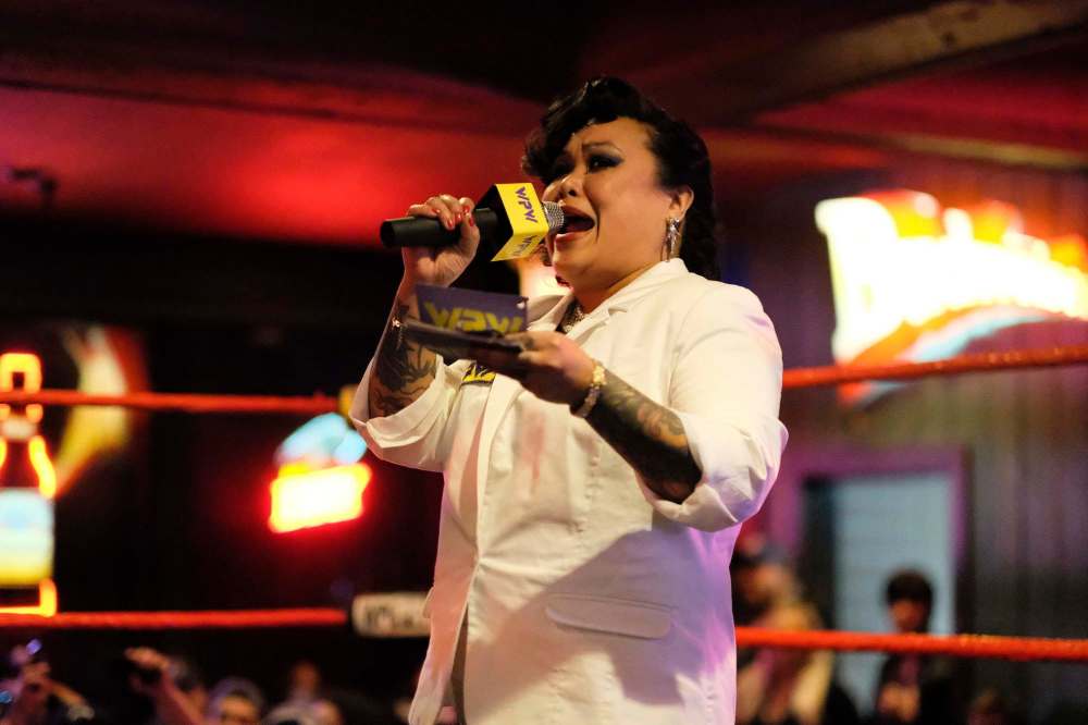 Let’s get ready to rumble: Joanne Rodriguez introduces combatants.