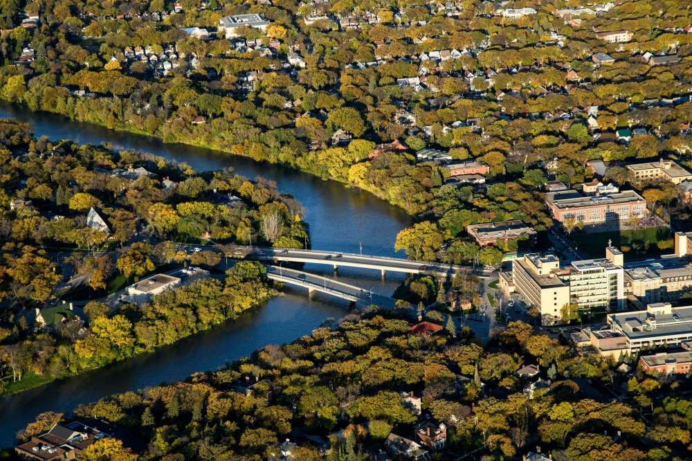 Sherbrook and Maryland bridges / Misericordia Health Centre