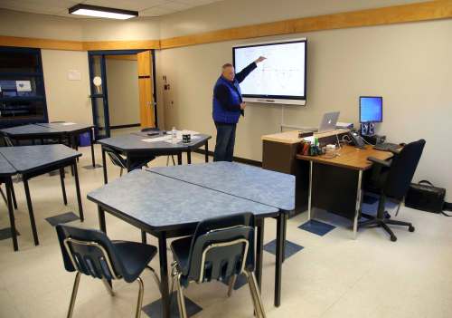Longtime Maples Collegiate math teacher Dariusz Piatek does his daily livestream using his laptop video camera and the SmartBoard in his classroom. (Jason Halstead / Winnipeg Free Press)