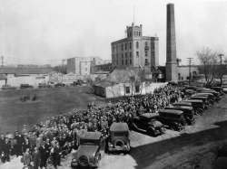 Archives of Manitoba
The Drewry Brewery at Main Street and Redwood Avenue was one of Winnipeg’s most successful breweries in the 19th century. The company was eventually part of Carling Breweries before being acquired by Molson Breweries.