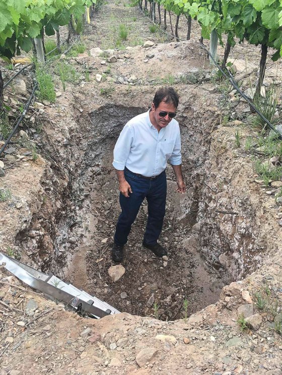 In this 2017 photo, an Argentine winemaker (whose name escapes me) describes the soil from a hole cut in the ground in the vineyard. (Ben Sigurdson / Winnipeg Free Press files)