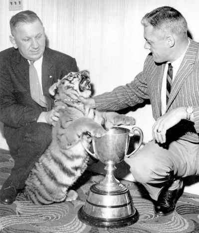 WINNIPEG FREE PRESS ARCHIVES
Mayor Steve Juba and Bud Grant (with a tiger) at the 1958 Grey Cup against the Ticats.  The Bombers one 35-28.