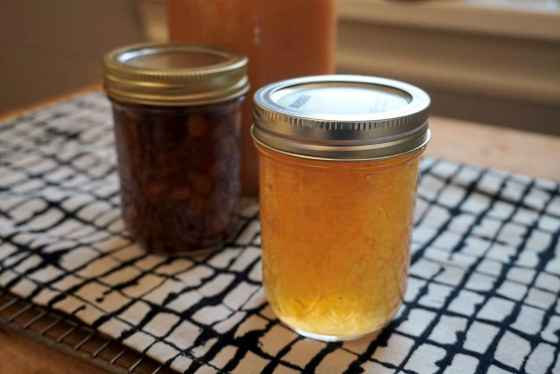 This year’s apple harvest was turned into jam, chutney and applesauce. (Eva Wasney / Winnipeg Free Press)