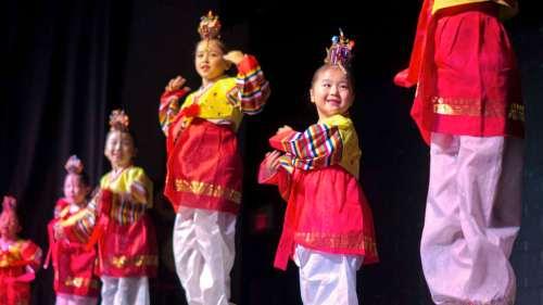 Danielle Da Silva - Sou'wester
Young dancers give a traditional performance at the Korean pavilion.