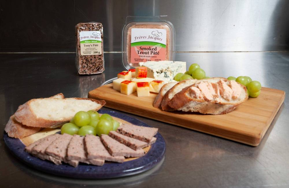 ETHAN CAIRNS / WINNIPEG FREE PRESS
Charcuterie boards with Frères Jacques pâté, cheese and bread.