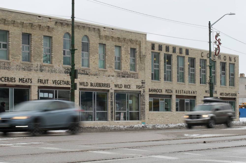 SHANNON VANRAES / WINNIPEG FREE PRESS FILES
Assiniboine Credit Union sold the building at 865 Main St. to the Southeast Resource Development Council for an undisclosed amount and handed keys to the group July 1, according to a news release issued Wednesday.