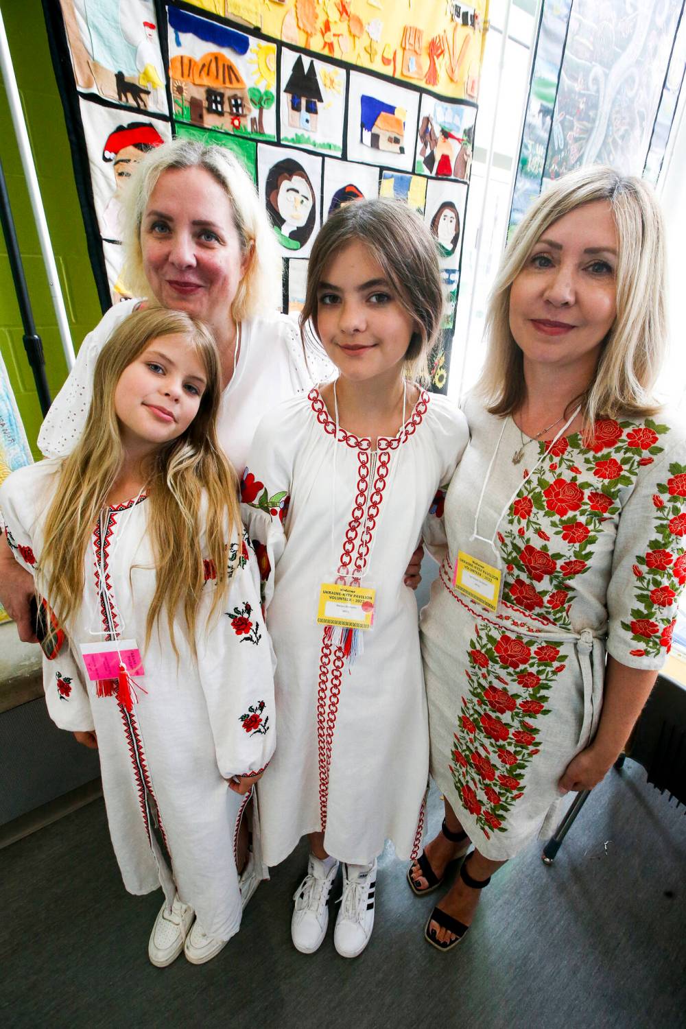 Tami Kowal Denisenko, right, visit the pavilion with her cousin Olena Marchenko, and her children Olenka and Mariana. The Marchenkos are recent newcomers from Ukraine. (John Woods / Winnipeg Free Press)