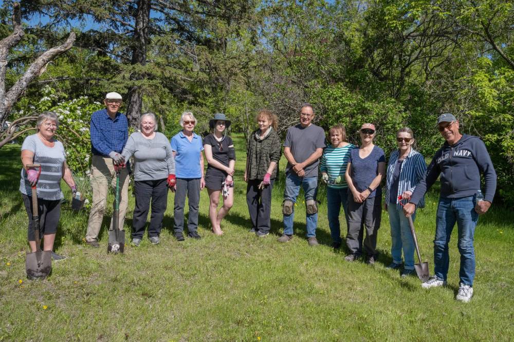 Dennis Fast
Volunteers from Steinbach & Area Garden Club and the community pitched in on planting day, June 4.