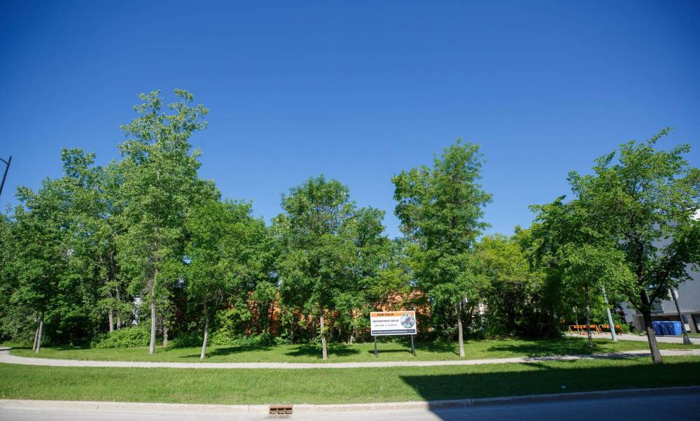 MIKE DEAL / WINNIPEG FREE PRESS
CentreVenture Dev. Corp. is marketing a parcel of land at the intersection of Waterfront Drive and Heaton Avenue.