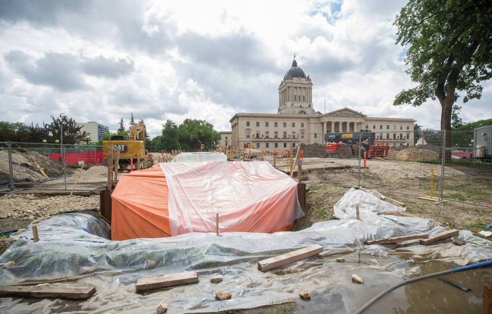 MIKE DEAL / WINNIPEG FREE PRESS
The project underway on the grounds of the legislature consists of repairing the more than 100-year-old underground tunnel to extend its current life for another 100 years.