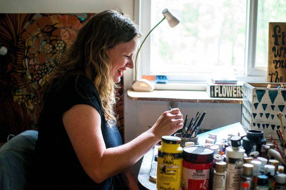 MIKAELA MACKENZIE / WINNIPEG FREE PRESS
Artist Mélanie Rocan in her home workspace