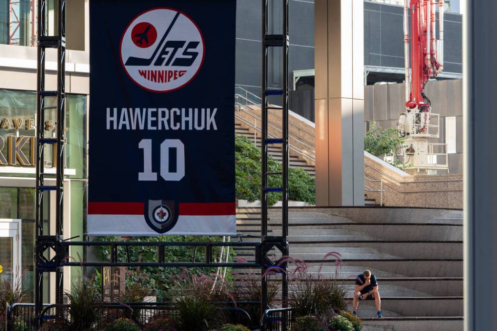 JESSE BOILY / WINNIPEG FREE PRESS FILES
The Dale Hawerchuk Memorial. Hawerchuk died of stomach cancer in August 2020 at the age of 57.