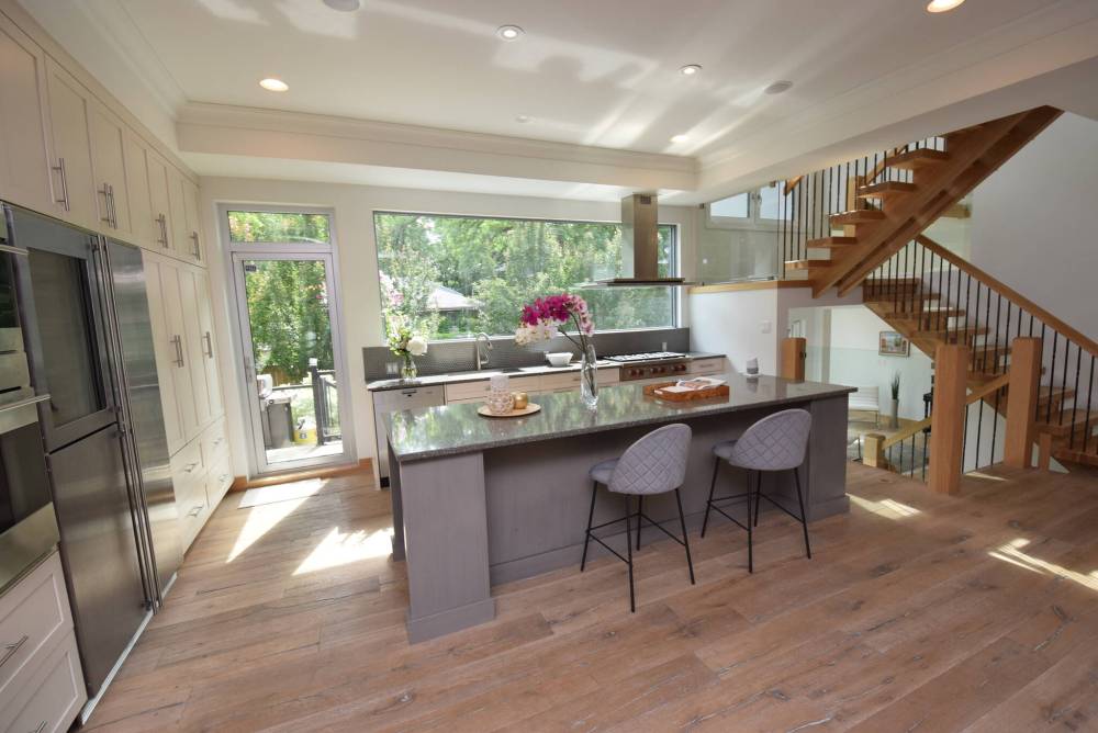 PHOTOS BY Todd Lewys / Winnipeg Free Press
A huge window on the kitchen’s rear wall lets in loads of natural light and perfectly frames the backyard’s beautiful, tree-lined backdrop.