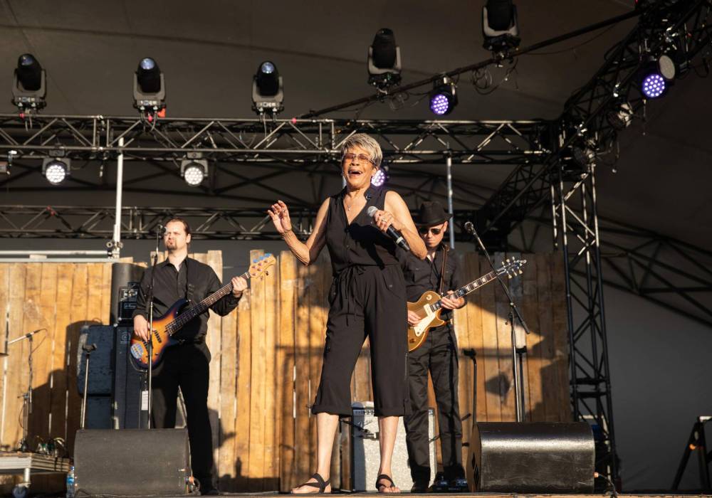 JESSICA LEE / WINNIPEG FREE PRESS
Bettye LaVette sings on the mainstage.