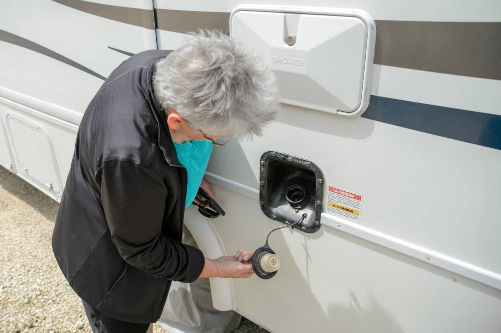 ETHAN CAIRNS / WINNIPEG FREE PRESS
Milhausen says she knows how much gas was in the 247-litre tank which was just filled a few days earlier.
