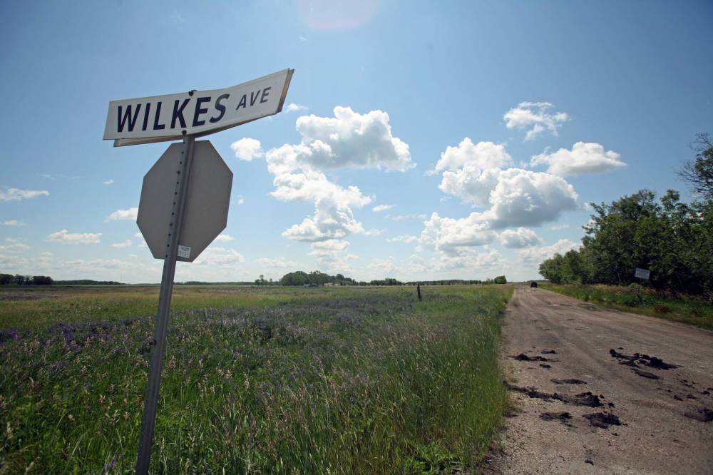 ERIK PINDERA/WINNIPEG FREE PRESS
The intersection of Wilkes Avenue and Community Row, near where a bush party turned bloody Saturday, July 9, 2022, when an 18-year-old man was stabbed.