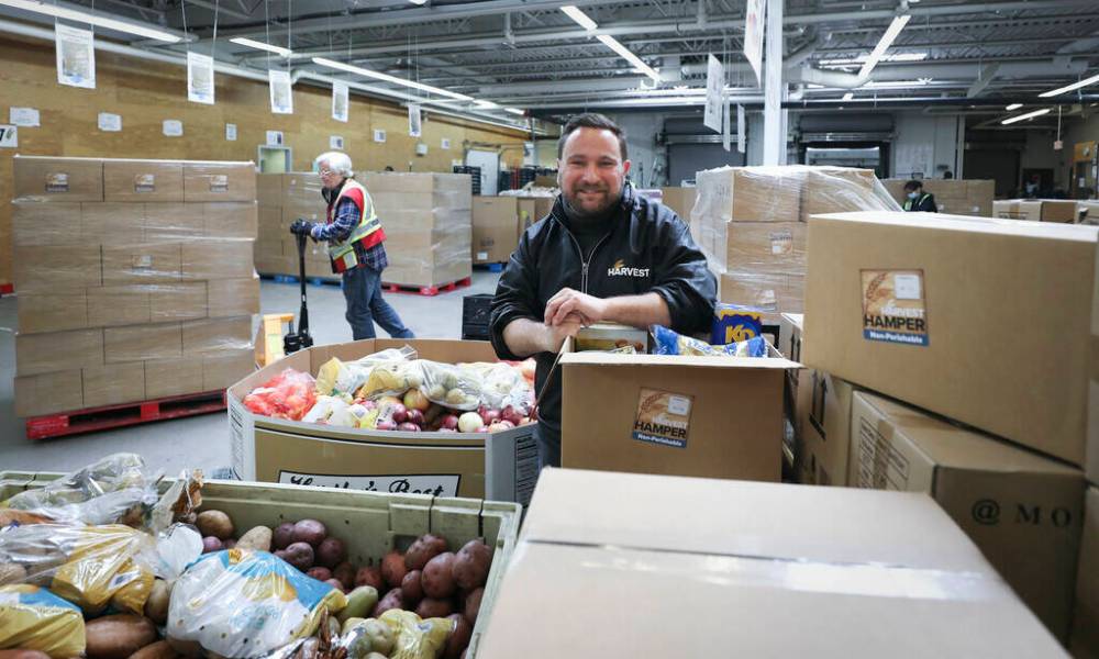 RUTH BONNEVILLE / WINNIPEG FREE PRESS FILES
The higher cost of food, increased demand and fewer donations have created an “unprecedented” situation for food providers and those in need of food, Harvest Manitoba CEO Vince Barletta explained.