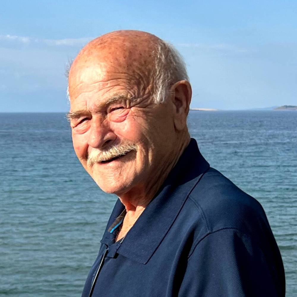 SUPPLIED Leonidas Dimou died of a heart attack on a flight over Manitoba.