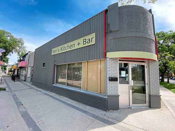 The building where Cousin’s Deli once stood has gotten a fresh coat of paint and will be reopening as Yen’s Kitchen + Bar. (Ben Sigurdson / Winnipeg Free Press)