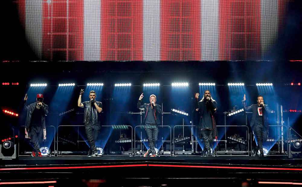 JOHN WOODS / WINNIPEG FREE PRESS
Backstreet Boys perform in Winnipeg Monday.