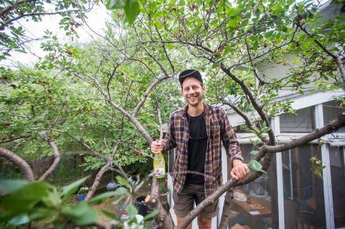 MIKAELA MACKENZIE / WINNIPEG FREE PRESS files
                                Jesse Oberman of Next Friend Cider is among Manitoba cideries looking for fruit (apples and more), but currently has a backlog of about 100 trees for picking.