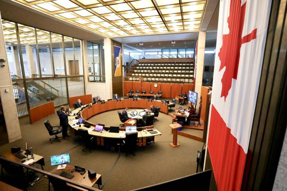 RUTH BONNEVILLE / WINNIPEG FREE PRESS FILES
The minimum-age requirement to volunteer on the City of Winnipeg’s boards and committees seems arbitrary and teeters toward ageism.