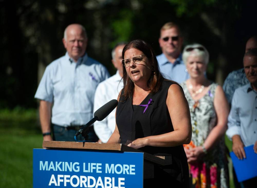 ETHAN CAIRNS / WINNIPEG FREE PRESSPremier Heather Stefanson said the province will spend $87 million to mail cheques to families with a net household income less than $175,000 and to seniors with a household income less than $40,000.