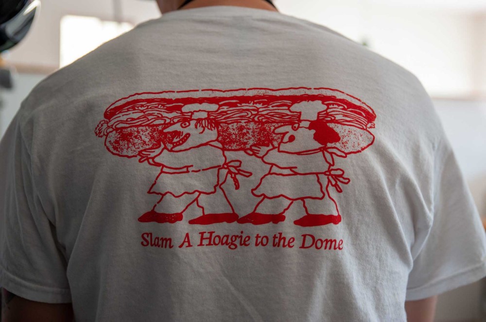 ETHAN CAIRNS / WINNIPEG FREE PRESS
The goofy red and white line drawing is emblazoned on Hoagie Boyz's paper sandwich bags.