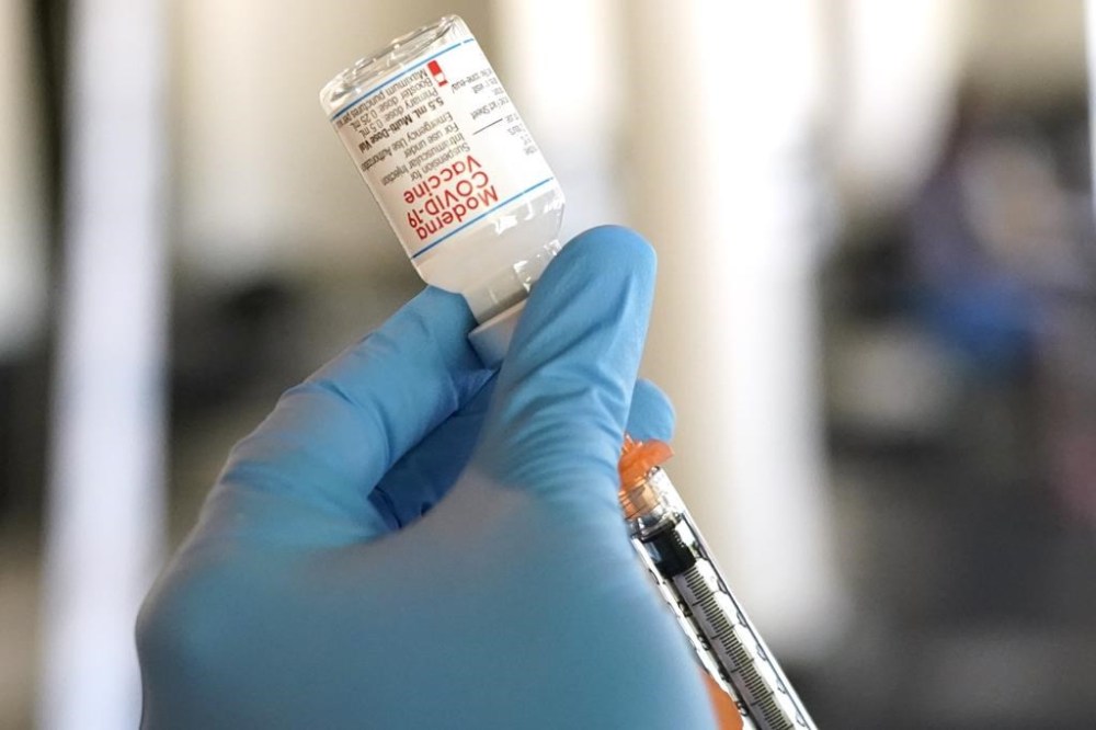ROGELIO V. SOLIS / THE ASSOCIATED PRESS FILES
A fourth-dose booster, bivalent or not, is better than no fourth dose at all, according to the Coronavirus Variants Rapid Response Network.