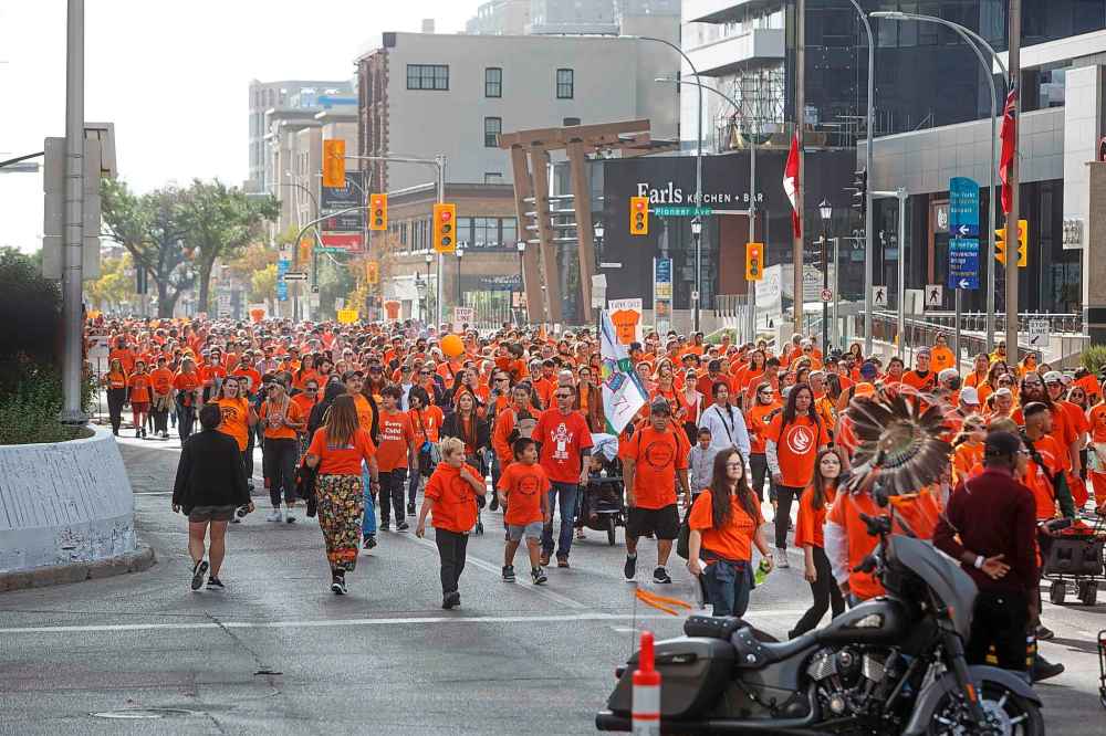 Hundreds of people take part in the march towards the RBC Convention Centre from The Forks Friday morning on the National Day of Truth and Reconciliation. (Mike Deal / Winnipeg Free Press)