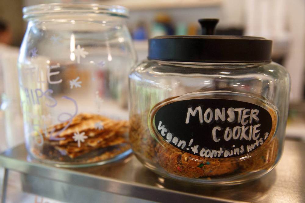 MIKE DEAL / WINNIPEG FREE PRESS
Fête offers a variety of vegan options, like these cookies.