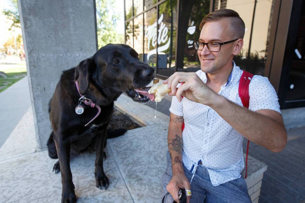 MIKE DEAL / WINNIPEG FREE PRESS
Brendan Hellrung’s dog Lucy tries the special dog cone that comes with a doggy treat on top.