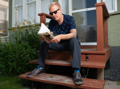 ETHAN CAIRNS / WINNIPEG FREE PRESS
                                Scott Nolan is the poet laureate for the John Howard Society of Manitoba&rsquo;s Literacy Program.