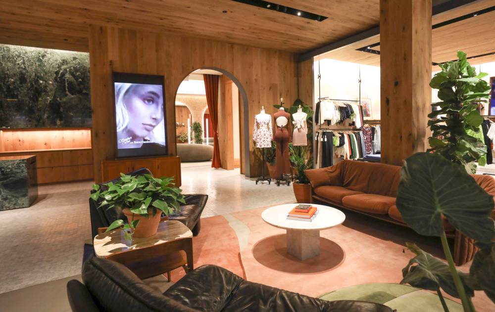 RUTH BONNEVILLE / WINNIPEG FREE PRESS
Aritzia’s new store on the first floor of CF Polo Park. The new space is three times the size of the chain’s former store in the mall.